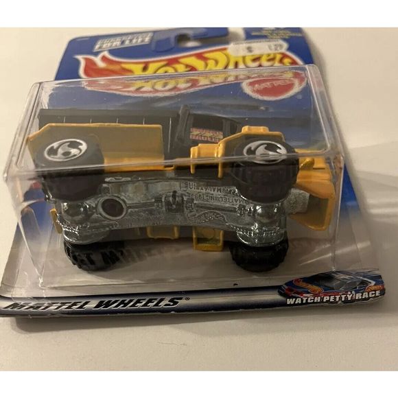 2000 Hot Wheels Oshkosh Snowplow Col. #233 (No Plow Blade Version) - Picture 1 of 4